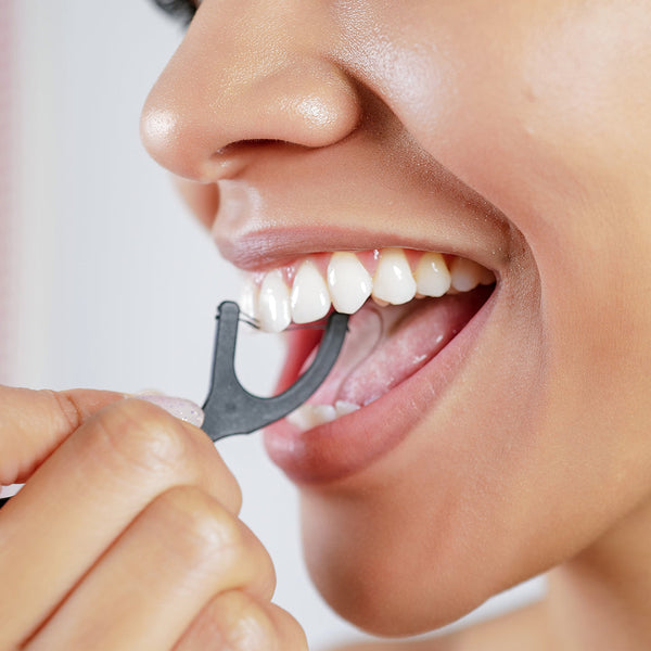 PUL Floss Picks: Clean Teeth during Invisalign Treatment